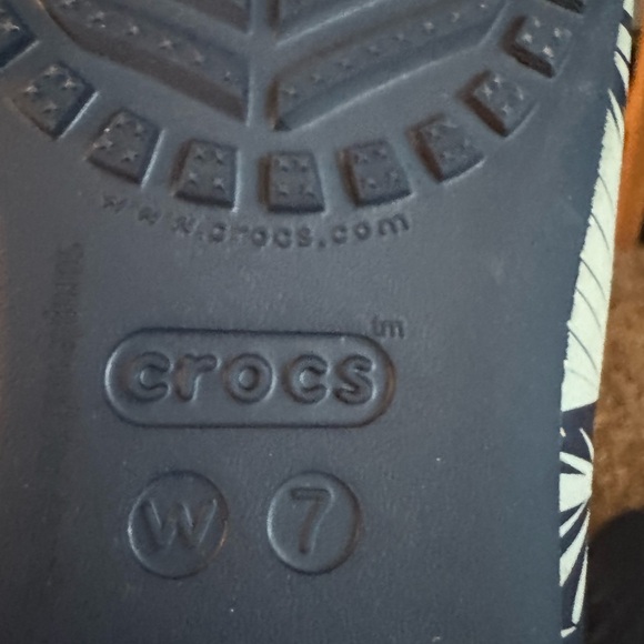 CROCS Navy and White Patterned Sandals - Picture 2 of 8